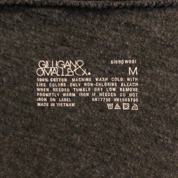 Women's Medium V-Neck Tee - Picture 2 of 3